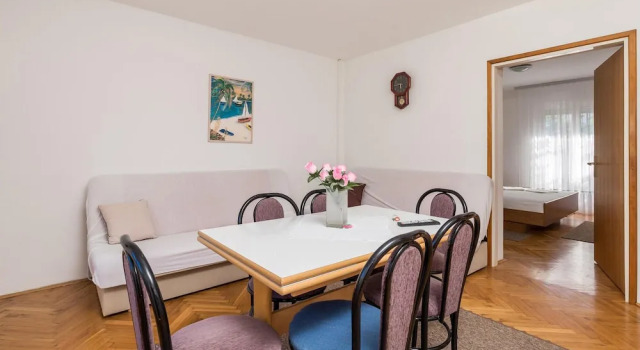 Stunning Home in Barbat-rab With Wifi and 2 Bedrooms, Prenota Hotel Hotel a Isole Quarnerine con parcheggio, Parcheggio