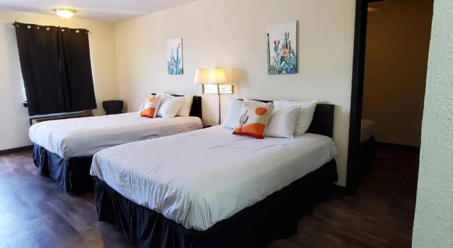 Люкс Cactus Inn and Suites