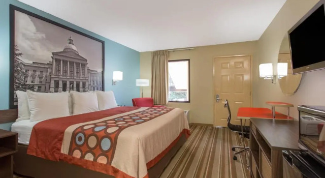 Номер Standard Super 8 by Wyndham Forest Park