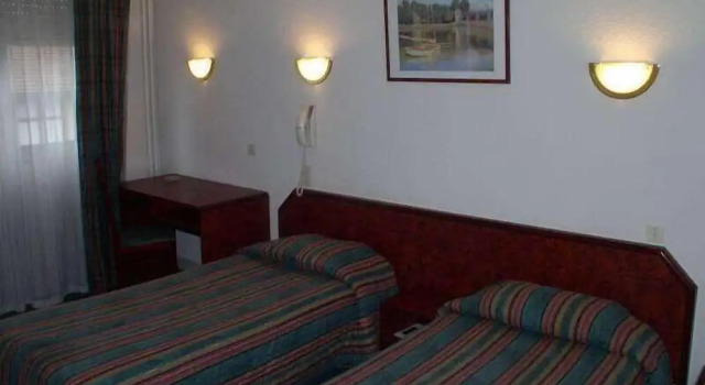 Двухместный номер Economy с балконом Hôtel de Nevers