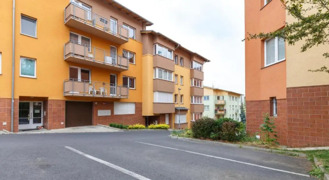 Modern Apartment with 2 Bedrooms, Забронировать Апартаменты/квартира Отели Карловых Варов с парковкой, рядом с Музей Яна Бехера, Парковка