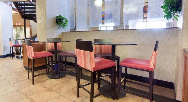 Drury Inn & Suites Flagstaff, Забронировать Отель Флагстафф 