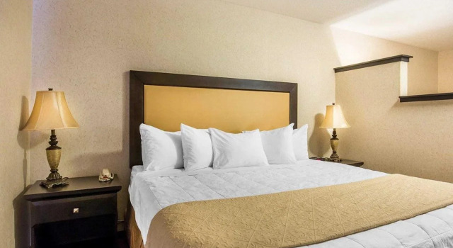 Quality Inn & Suites, Prenota Hotel Lethbridge Southern Alberta