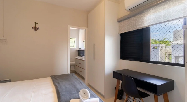 Апартаменты Penthouse W/terrace 5 min From the Beach Cos302