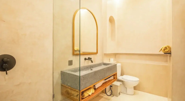 Sleek 2BR Villa, 5 Minutes to Bingin Beach, Rezerwuj Willa Hotele w Bingin Beach z parkingiem, Parking