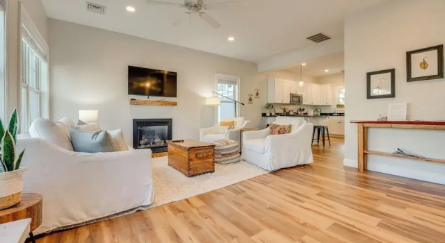 Stylish Arundel Cottage, 6 Mi to Dock Square!, Book Feriehus Arundel Man