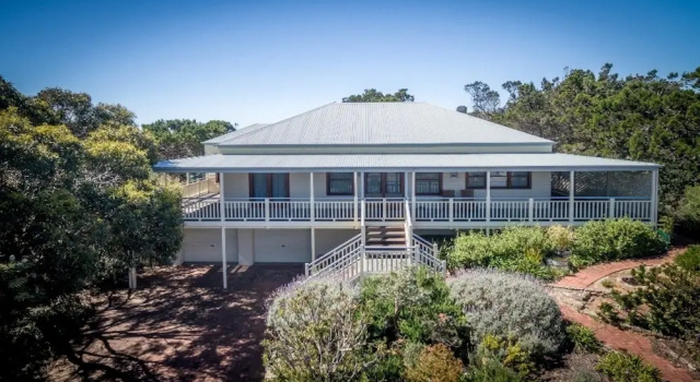 The Banksia - 3 Banksia Court, Normanville, Book Hotel Normanville South Australia