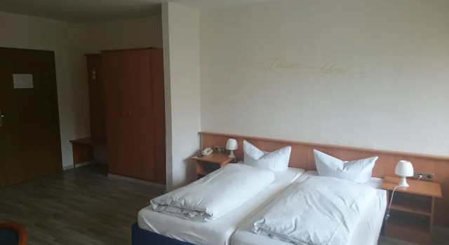 Четырёхместный семейный номер Standard с 2 комнатами с балконом Landhotel Wasgau