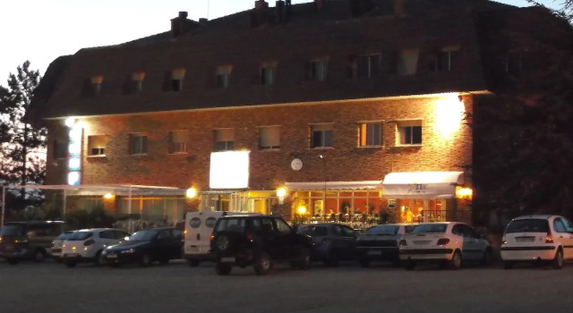 Hostal Alpino, Book Hotel Hotels in Aragon with Parking, Parking
