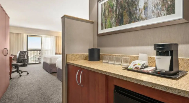 Четырёхместный номер Standard Courtyard by Marriott Madison West / Middleton