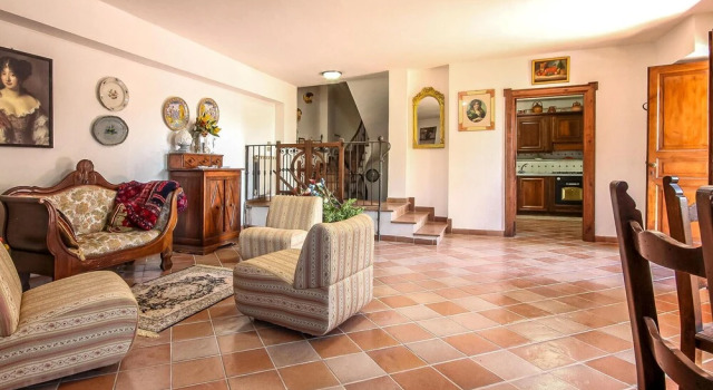 Nice Home in Caserta Vecchia With Wifi and 5 Bedrooms, Buchen Sie Hotel Casertavecchia Kampanien