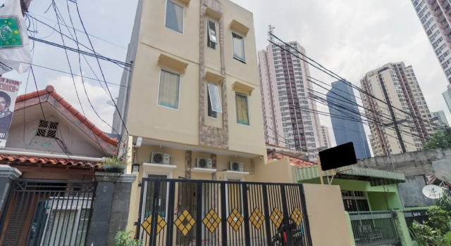 RedDoorz Plus near Taman Rasuna Menteng, Reserva ahora Hotel Hoteles en Yakarta con piscina, cerca de Menara Imperium, Piscina