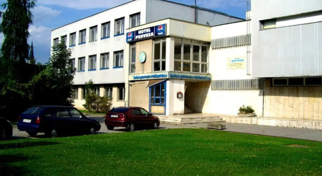 Hotel Preveza, Rezerwuj Hotel Hotele w Košický kraj z parkingiem, Parking