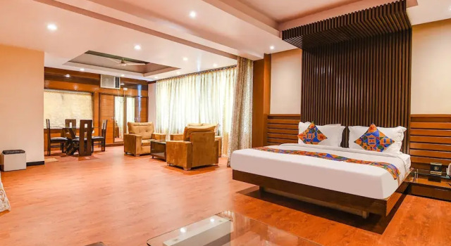 Номер Luxury Fabhotel Shivani International