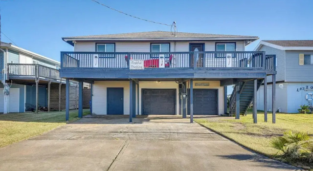 Near Ocean: Home w/ Deck & Grill in Surfside Beach, Book Hotel Hoteller i Surfside Beach med parkering, Parkering