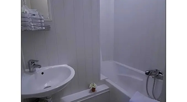 Трёхместный номер Standard Hôtel De Londres