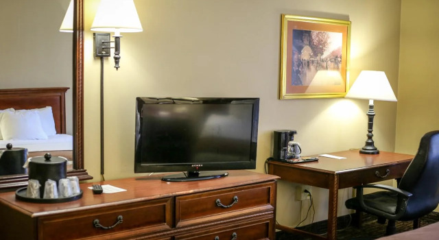 Breckinridge Inn, Rezerwuj Hotel Hurstbourne 