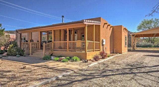 Beautiful Kanab Home w/ Yard - Walk to Restaurants, Book Feriehus Sommerhuse i Kane County, Hytte