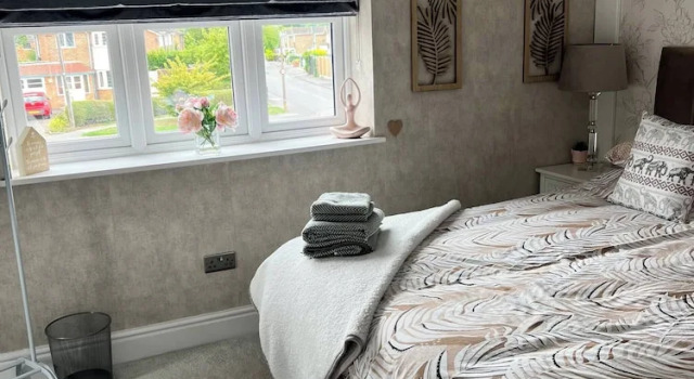 Staysolihull, Large Spacious Corner House,, Book Feriehus Sommerhuse i Solihull, Hytte