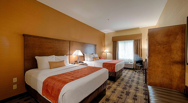 Четырёхместный номер Standard Best Western Plus Delta Inn & Suites