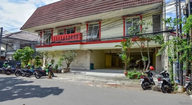 RedDoorz Plus near TIS Square, Prenota Hotel Tebet 