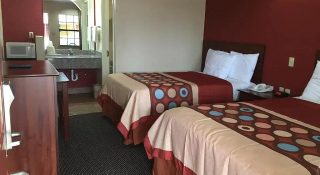 Четырёхместный номер Standard Budget Inn Buffalo