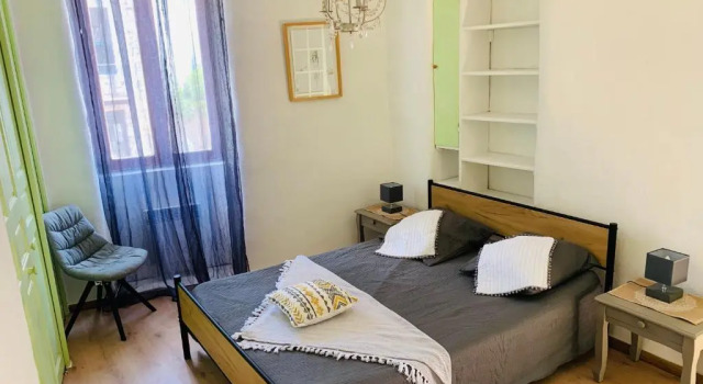 Ruoms Petite Maison 3* centre-village, Prenota Hotel Hotel a Alvernia con parcheggio, Parcheggio