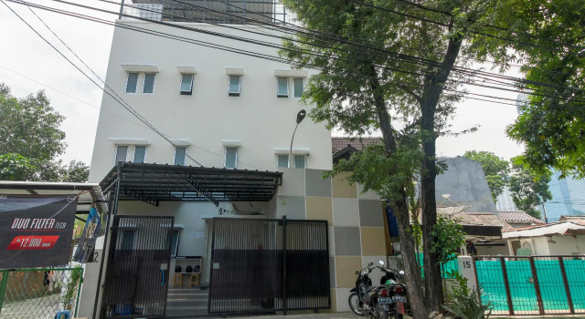 RedDoorz near Central Park Mall, Book Hotel Grogol Jakarta