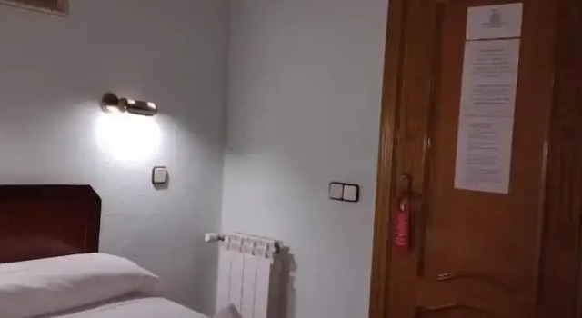 Одноместный номер Standard с балконом Hostal Sardinero
