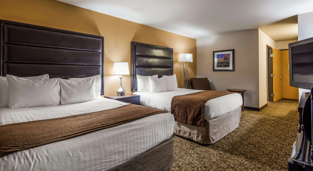 Четырёхместный номер Standard Best Western Oak Meadows Inn