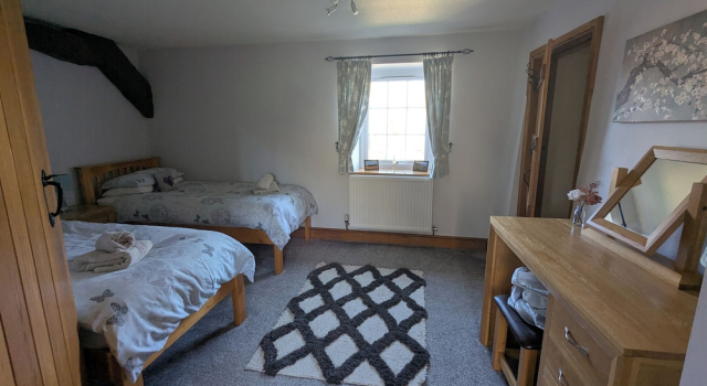 Gwrtheyrn, Book Hotel Llanbedr Snowdonia
