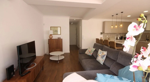 05 Estefanias Apartment, Забронировать Апартаменты/квартира Арроюш Лиссабон, рядом с Станция метро Sao Sebastiao — Проспект Герцога Авила