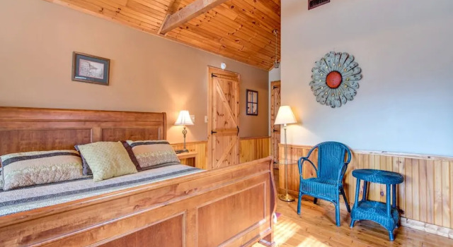 Robins View 2 Bedroom Home with Hot Tub