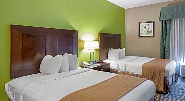 Четырёхместный номер Standard Quality Suites Sulphur