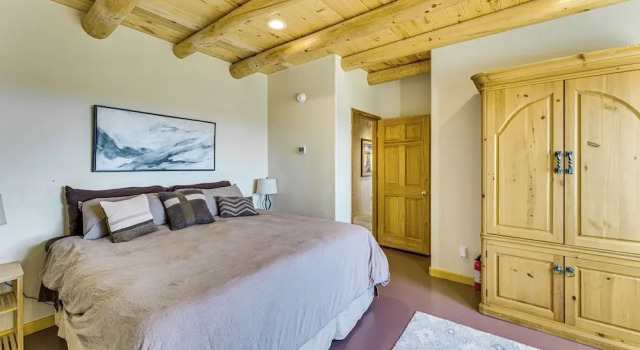 10 Mi to Taos Ski Valley: Mtn-view Duplex w/ Deck!