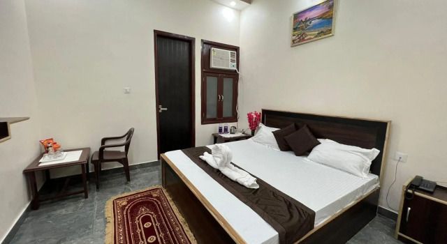 Hotel Nidhivan Dham