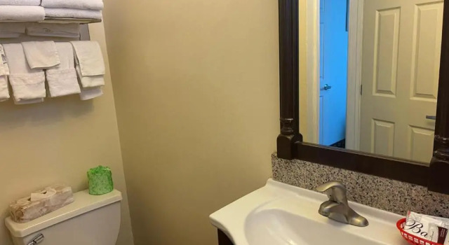 Шестиместный семейный люкс Riverside Inn & Suites Santa Cruz
