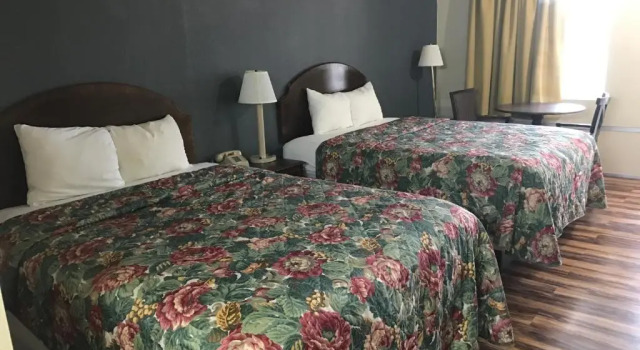 Четырёхместный номер Standard Super 8 by Wyndham Lumberton NC