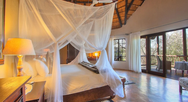 Люкс с балконом Mvuradona Safari Lodge