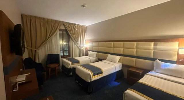 Трёхместный номер Emaar Elite Al Madina Hotel