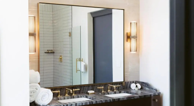 Junior-Suite Clayton Hotel & Members Club
