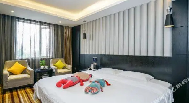 Gulong Hotel (Hanzhong High-speed Railway Station Wanbang)