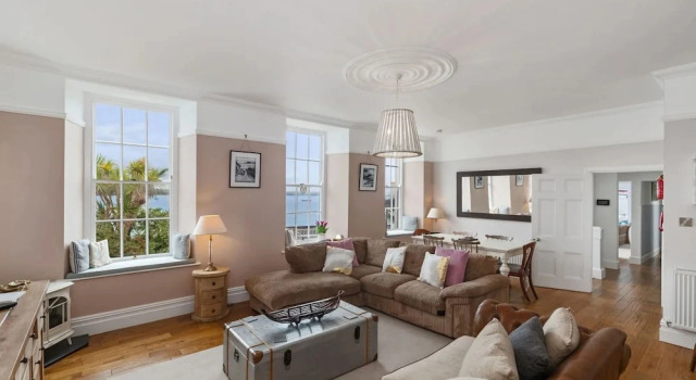 Коттедж Laston Garden Apartment - Sea Views Large Terrace
