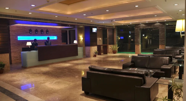 Cambay Sapphire Neemrana, Забронировать Отель Отели штата Раджастхана с парковкой, Парковка