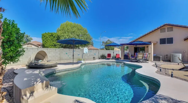 Коттедж Patio + Fire Pit: Peoria Getaway Near Golfing!