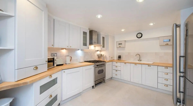 The Falkland Hideaway - Modern 2BDR with Garden, Забронировать Дом для отпуска Коттеджи Лондона, рядом с Кентиш Таун, Коттедж