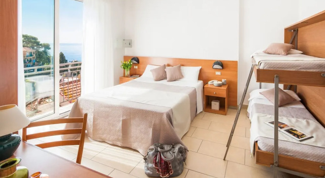 Четырёхместный номер Standard с частичным видом на море Hotel Europa
