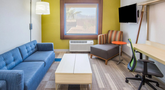 Четырёхместный люкс Holiday Inn Express & Suites Pahrump by IHG