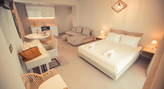 IO Luxury Pool & Hot Tub Suites, Reserva ahora Hotel Mitikas 