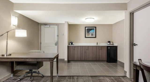 Двухместный люкс c 1 комнатой Hampton Inn & Suites Chapel Hill/Durham
